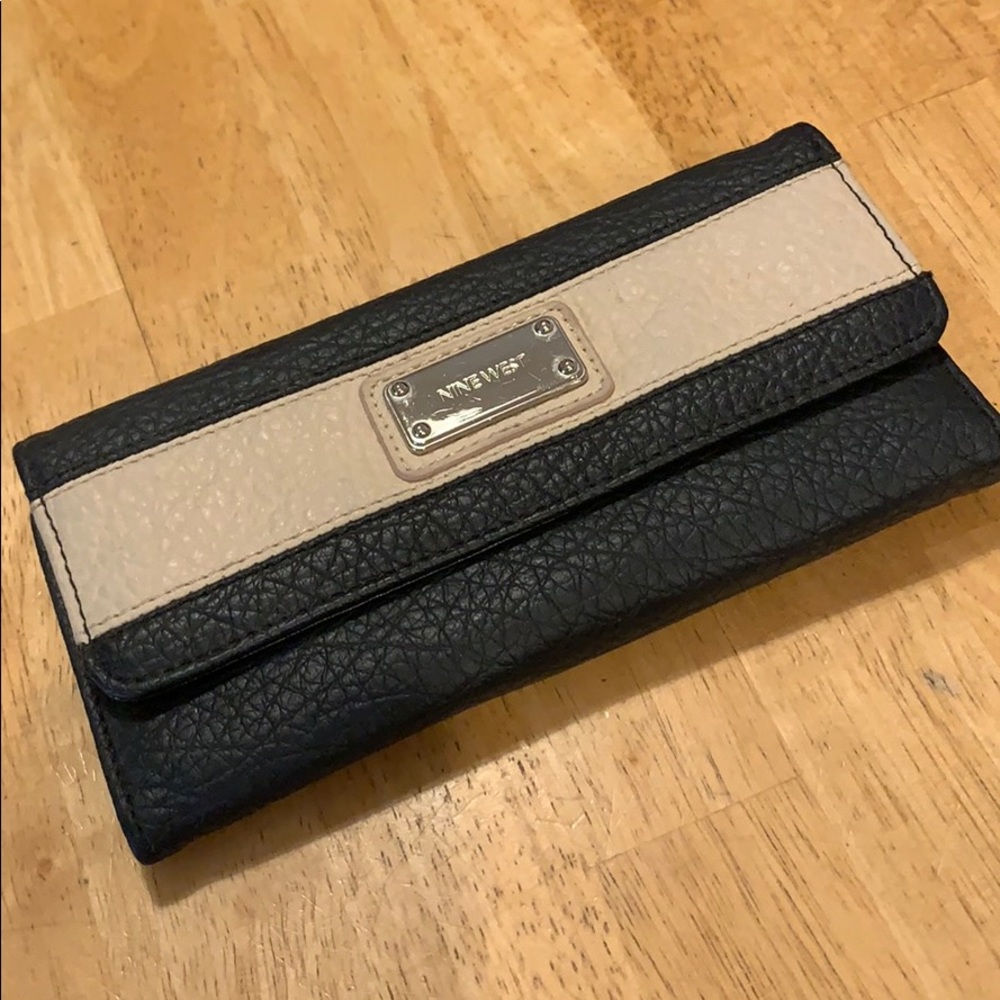 Nine West wallet.  Black & tan.